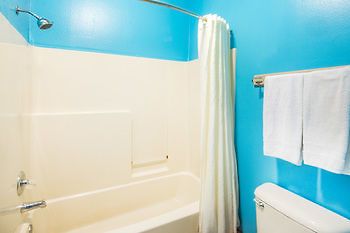 إدينبورغ Texas Inn And Suites Citycenter At Utrgv المظهر الخارجي الصورة