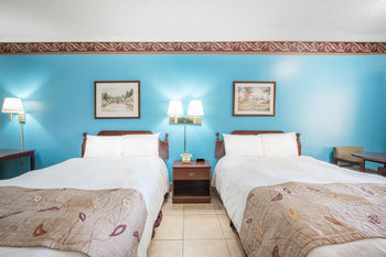 إدينبورغ Texas Inn And Suites Citycenter At Utrgv المظهر الخارجي الصورة