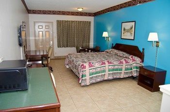 إدينبورغ Texas Inn And Suites Citycenter At Utrgv المظهر الخارجي الصورة
