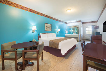 إدينبورغ Texas Inn And Suites Citycenter At Utrgv المظهر الخارجي الصورة