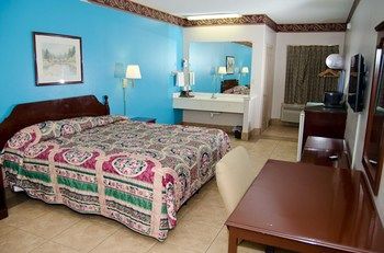 إدينبورغ Texas Inn And Suites Citycenter At Utrgv المظهر الخارجي الصورة